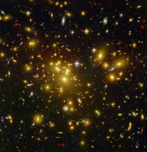 Perché, se i fotoni non hanno massa, questi vengono deviati dall’attrazione gravitazionale di oggetti molto massicci come le galassie?